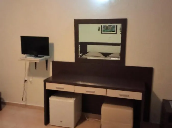 Panorama Aparthotel Áyios Pandeleḯmon