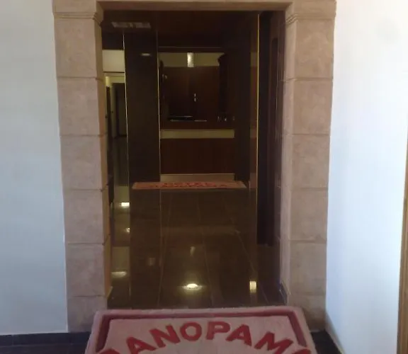 Panorama Aparthotel Áyios Pandeleḯmon